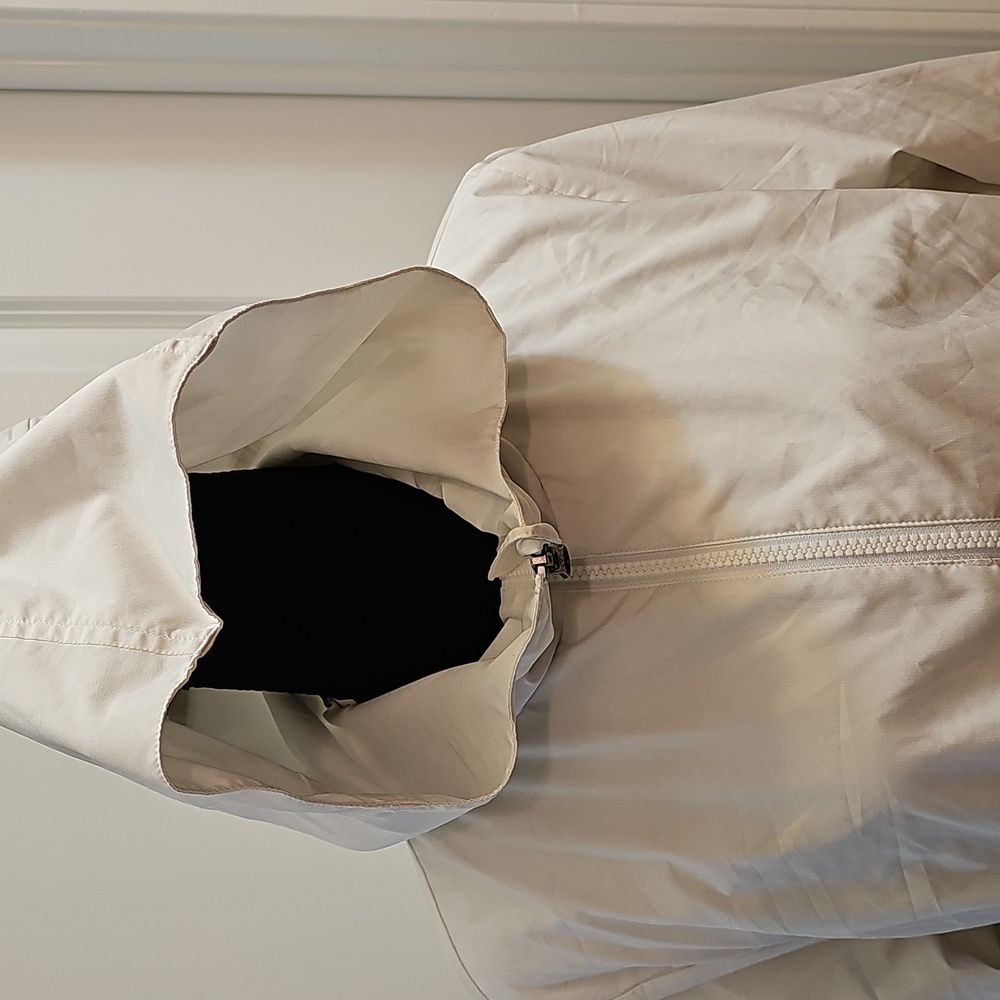 400. Lululemon Athletica Lightweight Jacket - Picture 3 of 11